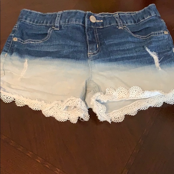 Kids size jean shorts - Picture 1 of 3